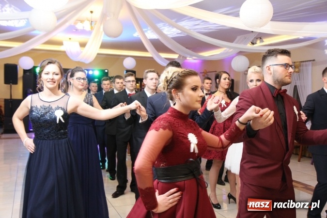 Zdjęcie w galerii na portalu naszraciborz.pl: Trzecia studniówka CKZiU nr 1. Maturzyści bawią się w Pogrzebieniu FOTO i WIDEO wiadomości z regionu