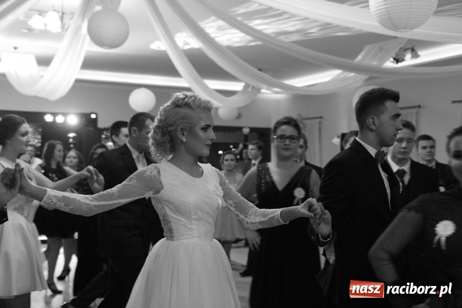 Zdjęcie w galerii na portalu naszraciborz.pl: Trzecia studniówka CKZiU nr 1. Maturzyści bawią się w Pogrzebieniu FOTO i WIDEO wiadomości z regionu