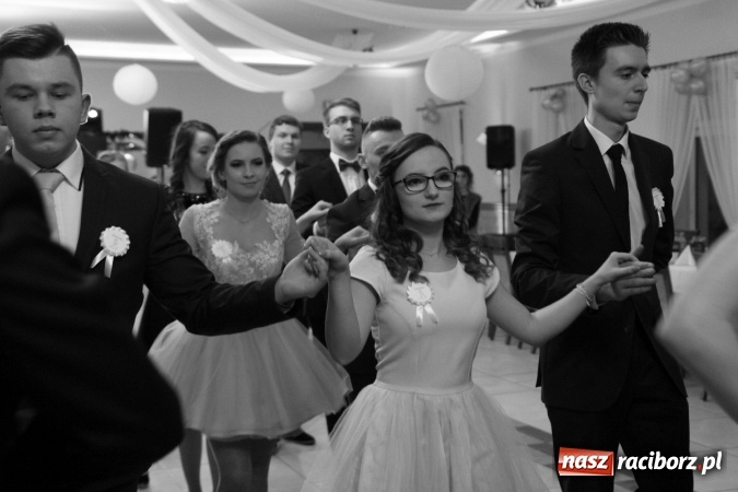 Zdjęcie w galerii na portalu naszraciborz.pl: Trzecia studniówka CKZiU nr 1. Maturzyści bawią się w Pogrzebieniu FOTO i WIDEO wiadomości z regionu