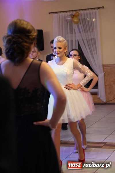 Zdjęcie w galerii na portalu naszraciborz.pl: Trzecia studniówka CKZiU nr 1. Maturzyści bawią się w Pogrzebieniu FOTO i WIDEO wiadomości z regionu