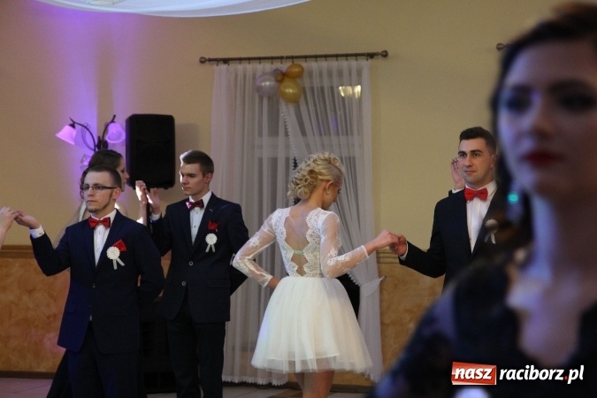 Zdjęcie w galerii na portalu naszraciborz.pl: Trzecia studniówka CKZiU nr 1. Maturzyści bawią się w Pogrzebieniu FOTO i WIDEO wiadomości z regionu