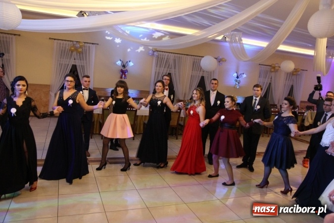 Zdjęcie w galerii na portalu naszraciborz.pl: Trzecia studniówka CKZiU nr 1. Maturzyści bawią się w Pogrzebieniu FOTO i WIDEO wiadomości z regionu