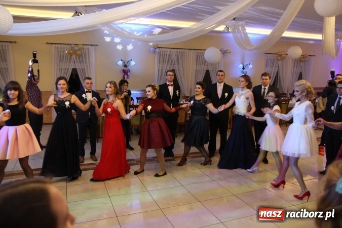 Zdjęcie w galerii na portalu naszraciborz.pl: Trzecia studniówka CKZiU nr 1. Maturzyści bawią się w Pogrzebieniu FOTO i WIDEO wiadomości z regionu