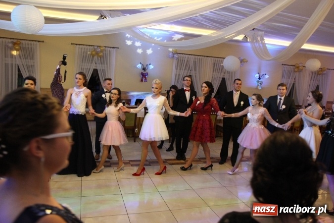 Zdjęcie w galerii na portalu naszraciborz.pl: Trzecia studniówka CKZiU nr 1. Maturzyści bawią się w Pogrzebieniu FOTO i WIDEO wiadomości z regionu