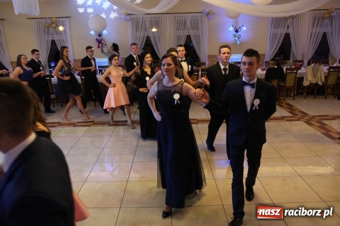 Zdjęcie w galerii na portalu naszraciborz.pl: Trzecia studniówka CKZiU nr 1. Maturzyści bawią się w Pogrzebieniu FOTO i WIDEO wiadomości z regionu