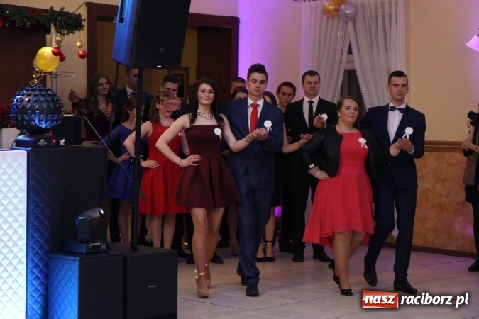 Zdjęcie w galerii na portalu naszraciborz.pl: Trzecia studniówka CKZiU nr 1. Maturzyści bawią się w Pogrzebieniu FOTO i WIDEO wiadomości z regionu