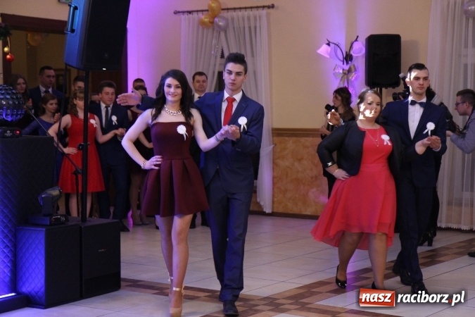 Zdjęcie w galerii na portalu naszraciborz.pl: Trzecia studniówka CKZiU nr 1. Maturzyści bawią się w Pogrzebieniu FOTO i WIDEO wiadomości z regionu