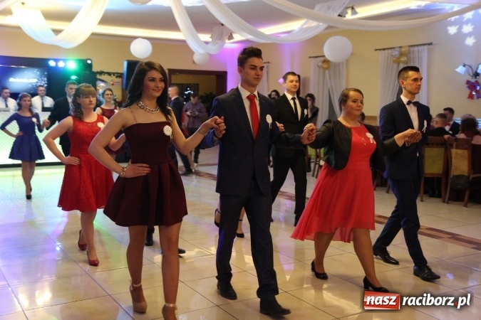 Zdjęcie w galerii na portalu naszraciborz.pl: Trzecia studniówka CKZiU nr 1. Maturzyści bawią się w Pogrzebieniu FOTO i WIDEO wiadomości z regionu