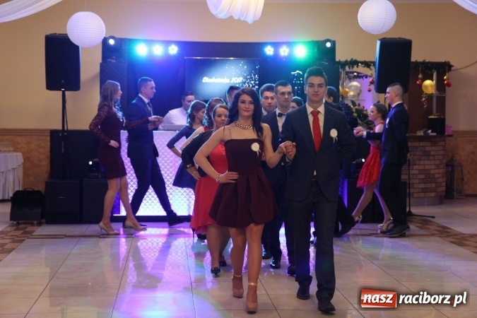 Zdjęcie w galerii na portalu naszraciborz.pl: Trzecia studniówka CKZiU nr 1. Maturzyści bawią się w Pogrzebieniu FOTO i WIDEO wiadomości z regionu