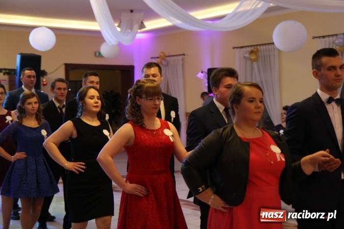 Zdjęcie w galerii na portalu naszraciborz.pl: Trzecia studniówka CKZiU nr 1. Maturzyści bawią się w Pogrzebieniu FOTO i WIDEO wiadomości z regionu