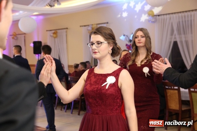 Zdjęcie w galerii na portalu naszraciborz.pl: Trzecia studniówka CKZiU nr 1. Maturzyści bawią się w Pogrzebieniu FOTO i WIDEO wiadomości z regionu