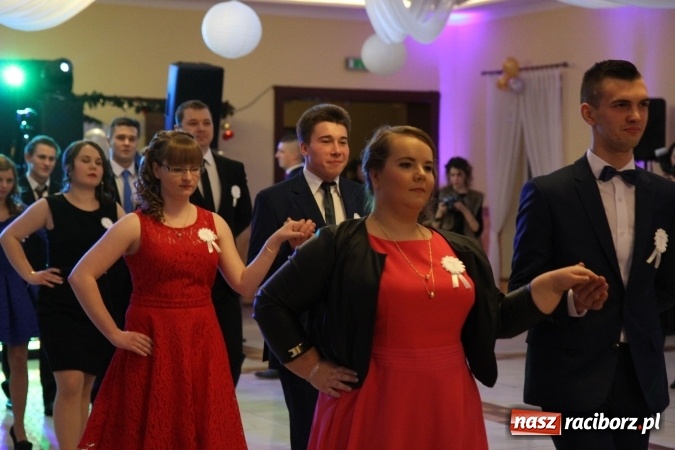 Zdjęcie w galerii na portalu naszraciborz.pl: Trzecia studniówka CKZiU nr 1. Maturzyści bawią się w Pogrzebieniu FOTO i WIDEO wiadomości z regionu