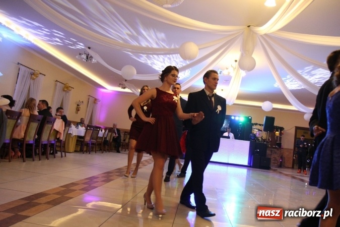 Zdjęcie w galerii na portalu naszraciborz.pl: Trzecia studniówka CKZiU nr 1. Maturzyści bawią się w Pogrzebieniu FOTO i WIDEO wiadomości z regionu