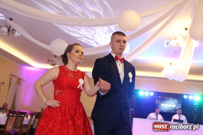 Zdjęcie w galerii na portalu naszraciborz.pl: Trzecia studniówka CKZiU nr 1. Maturzyści bawią się w Pogrzebieniu FOTO i WIDEO wiadomości z regionu