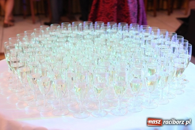 Zdjęcie w galerii na portalu naszraciborz.pl: Trzecia studniówka CKZiU nr 1. Maturzyści bawią się w Pogrzebieniu FOTO i WIDEO wiadomości z regionu