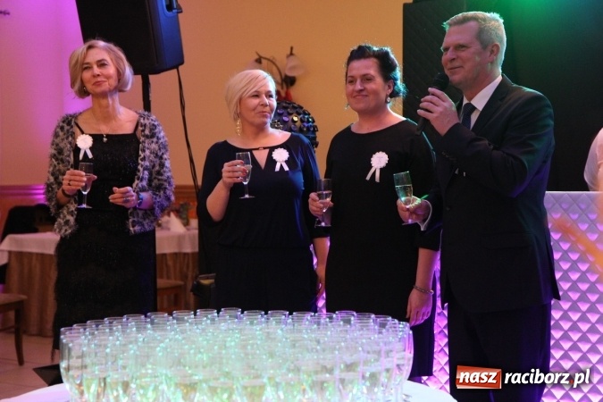 Zdjęcie w galerii na portalu naszraciborz.pl: Trzecia studniówka CKZiU nr 1. Maturzyści bawią się w Pogrzebieniu FOTO i WIDEO wiadomości z regionu