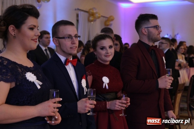 Zdjęcie w galerii na portalu naszraciborz.pl: Trzecia studniówka CKZiU nr 1. Maturzyści bawią się w Pogrzebieniu FOTO i WIDEO wiadomości z regionu