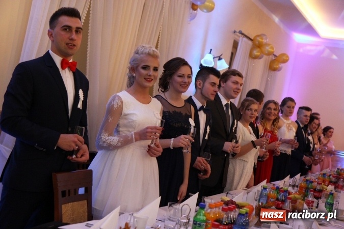 Zdjęcie w galerii na portalu naszraciborz.pl: Trzecia studniówka CKZiU nr 1. Maturzyści bawią się w Pogrzebieniu FOTO i WIDEO wiadomości z regionu