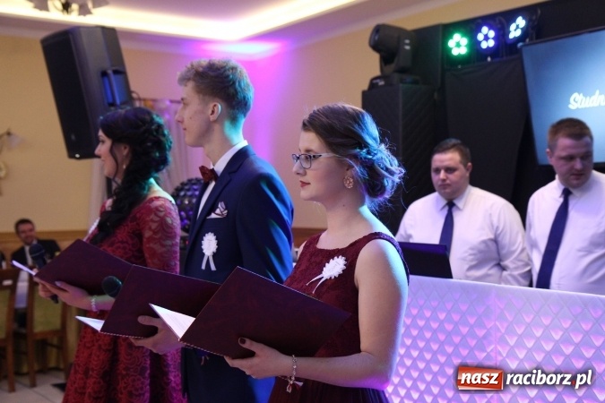 Zdjęcie w galerii na portalu naszraciborz.pl: Trzecia studniówka CKZiU nr 1. Maturzyści bawią się w Pogrzebieniu FOTO i WIDEO wiadomości z regionu