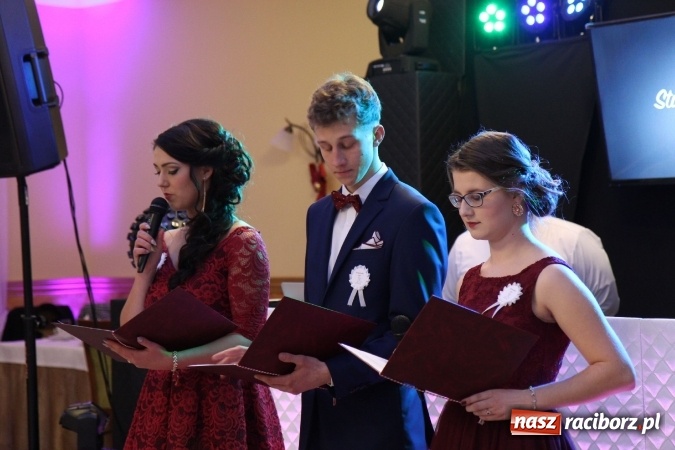 Zdjęcie w galerii na portalu naszraciborz.pl: Trzecia studniówka CKZiU nr 1. Maturzyści bawią się w Pogrzebieniu FOTO i WIDEO wiadomości z regionu