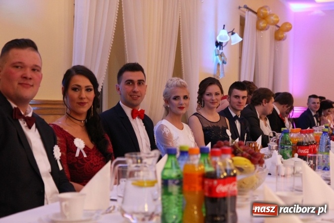 Zdjęcie w galerii na portalu naszraciborz.pl: Trzecia studniówka CKZiU nr 1. Maturzyści bawią się w Pogrzebieniu FOTO i WIDEO wiadomości z regionu