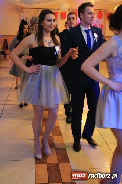 Zdjęcie w galerii na portalu naszraciborz.pl: Trzecia studniówka CKZiU nr 1. Maturzyści bawią się w Pogrzebieniu FOTO i WIDEO wiadomości z regionu