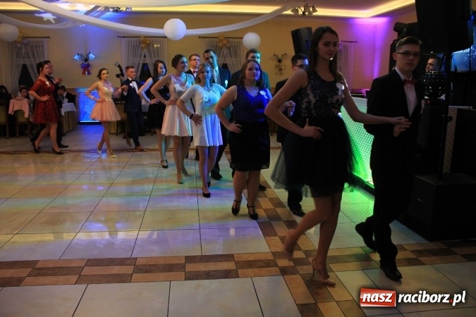 Zdjęcie w galerii na portalu naszraciborz.pl: Trzecia studniówka CKZiU nr 1. Maturzyści bawią się w Pogrzebieniu FOTO i WIDEO wiadomości z regionu