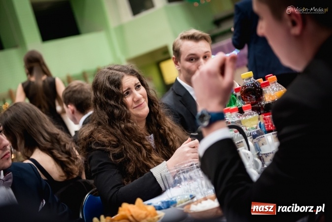 Zdjęcie w galerii na portalu naszraciborz.pl: Bal maturalny Kasprowicza tradycyjnie w Arenie Rafako FOTO i WIDEO wiadomości z regionu