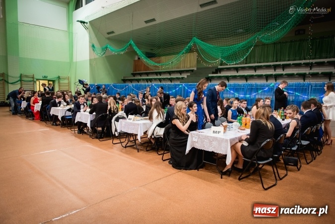 Zdjęcie w galerii na portalu naszraciborz.pl: Bal maturalny Kasprowicza tradycyjnie w Arenie Rafako FOTO i WIDEO wiadomości z regionu