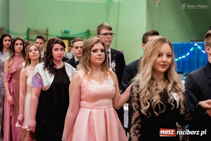 Zdjęcie w galerii na portalu naszraciborz.pl: Bal maturalny Kasprowicza tradycyjnie w Arenie Rafako FOTO i WIDEO wiadomości z regionu
