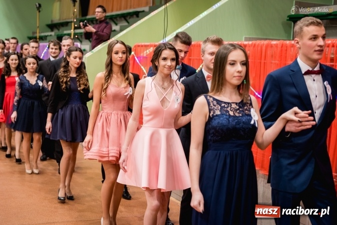 Zdjęcie w galerii na portalu naszraciborz.pl: Bal maturalny Kasprowicza tradycyjnie w Arenie Rafako FOTO i WIDEO wiadomości z regionu