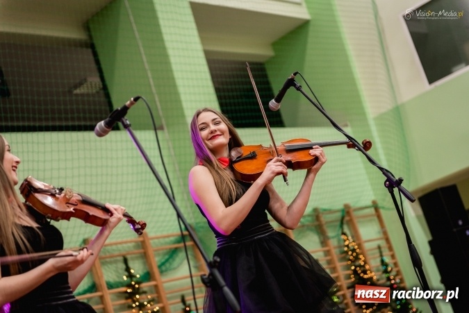 Zdjęcie w galerii na portalu naszraciborz.pl: Bal maturalny Kasprowicza tradycyjnie w Arenie Rafako FOTO i WIDEO wiadomości z regionu