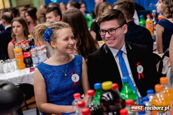 Zdjęcie w galerii na portalu naszraciborz.pl: Bal maturalny Kasprowicza tradycyjnie w Arenie Rafako FOTO i WIDEO wiadomości z regionu