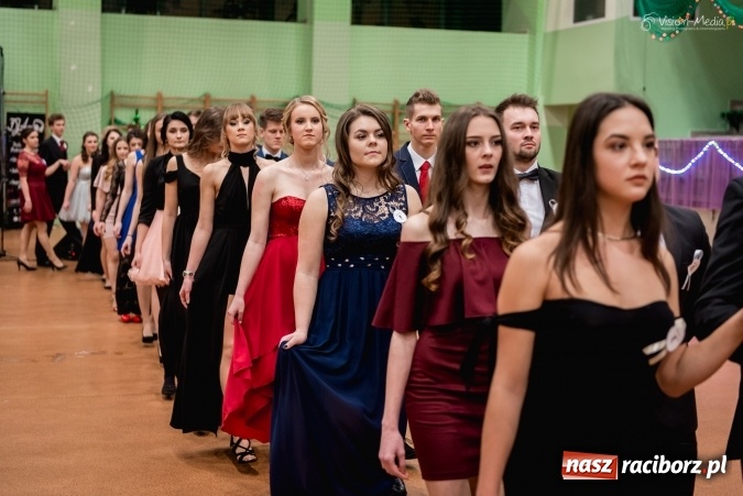 Zdjęcie w galerii na portalu naszraciborz.pl: Bal maturalny Kasprowicza tradycyjnie w Arenie Rafako FOTO i WIDEO wiadomości z regionu