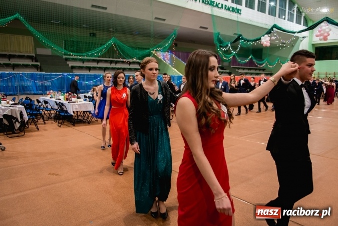 Zdjęcie w galerii na portalu naszraciborz.pl: Bal maturalny Kasprowicza tradycyjnie w Arenie Rafako FOTO i WIDEO wiadomości z regionu