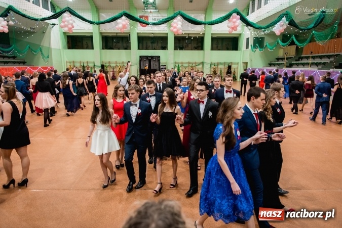 Zdjęcie w galerii na portalu naszraciborz.pl: Bal maturalny Kasprowicza tradycyjnie w Arenie Rafako FOTO i WIDEO wiadomości z regionu