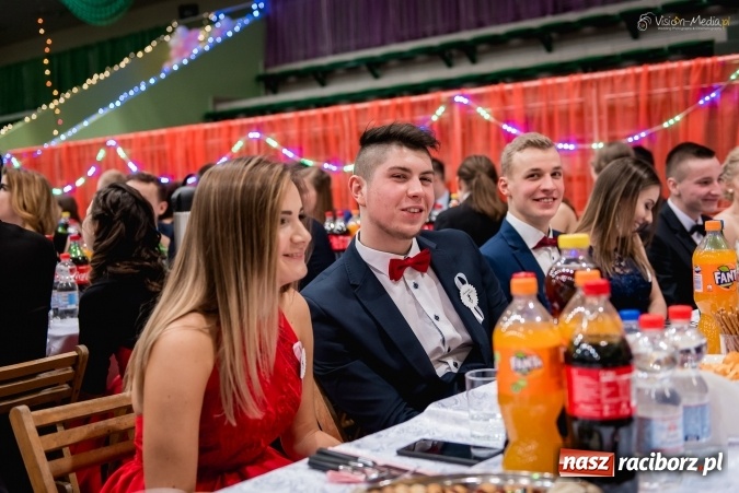 Zdjęcie w galerii na portalu naszraciborz.pl: Bal maturalny Kasprowicza tradycyjnie w Arenie Rafako FOTO i WIDEO wiadomości z regionu