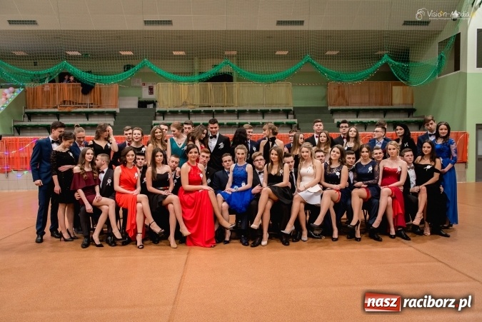 Zdjęcie w galerii na portalu naszraciborz.pl: Bal maturalny Kasprowicza tradycyjnie w Arenie Rafako FOTO i WIDEO wiadomości z regionu