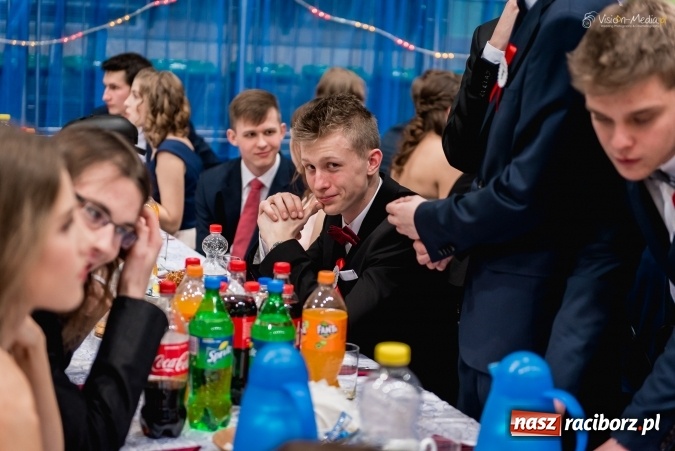 Zdjęcie w galerii na portalu naszraciborz.pl: Bal maturalny Kasprowicza tradycyjnie w Arenie Rafako FOTO i WIDEO wiadomości z regionu