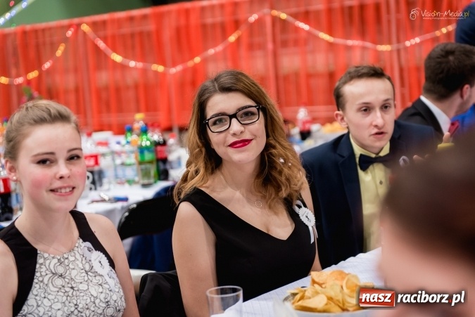 Zdjęcie w galerii na portalu naszraciborz.pl: Bal maturalny Kasprowicza tradycyjnie w Arenie Rafako FOTO i WIDEO wiadomości z regionu