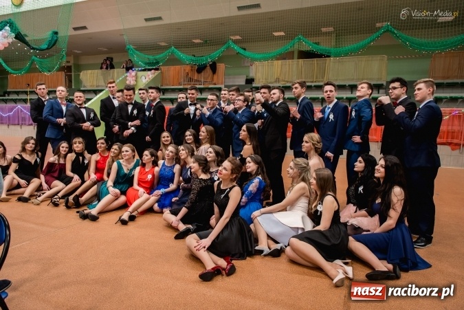Zdjęcie w galerii na portalu naszraciborz.pl: Bal maturalny Kasprowicza tradycyjnie w Arenie Rafako FOTO i WIDEO wiadomości z regionu