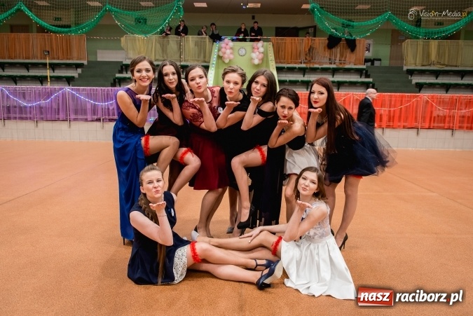 Zdjęcie w galerii na portalu naszraciborz.pl: Bal maturalny Kasprowicza tradycyjnie w Arenie Rafako FOTO i WIDEO wiadomości z regionu
