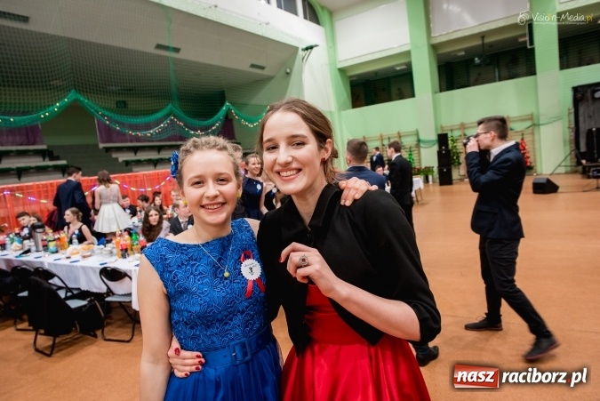 Zdjęcie w galerii na portalu naszraciborz.pl: Bal maturalny Kasprowicza tradycyjnie w Arenie Rafako FOTO i WIDEO wiadomości z regionu