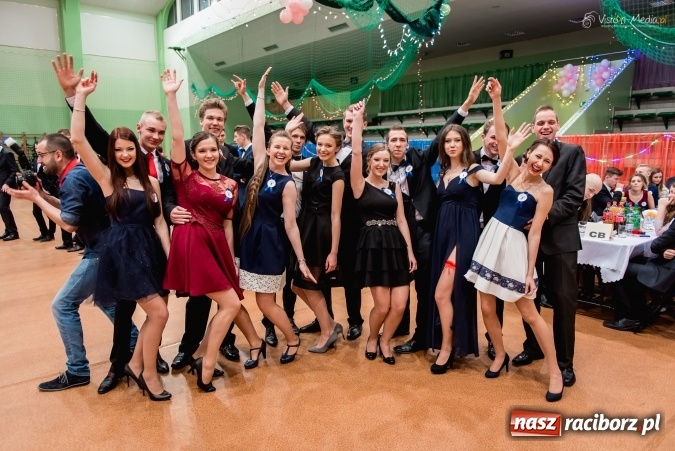 Zdjęcie w galerii na portalu naszraciborz.pl: Bal maturalny Kasprowicza tradycyjnie w Arenie Rafako FOTO i WIDEO wiadomości z regionu
