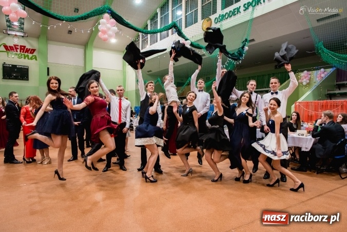 Zdjęcie w galerii na portalu naszraciborz.pl: Bal maturalny Kasprowicza tradycyjnie w Arenie Rafako FOTO i WIDEO wiadomości z regionu