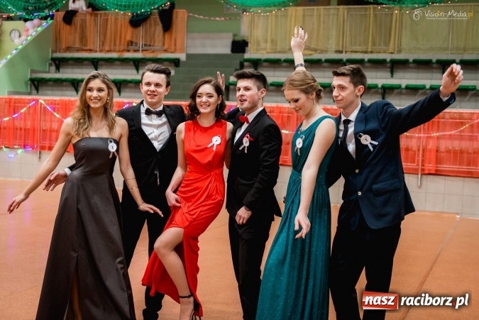 Zdjęcie w galerii na portalu naszraciborz.pl: Bal maturalny Kasprowicza tradycyjnie w Arenie Rafako FOTO i WIDEO wiadomości z regionu