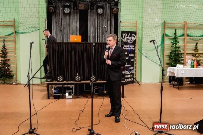 Zdjęcie w galerii na portalu naszraciborz.pl: Bal maturalny Kasprowicza tradycyjnie w Arenie Rafako FOTO i WIDEO wiadomości z regionu