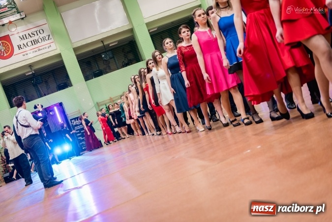Zdjęcie w galerii na portalu naszraciborz.pl: Bal maturalny Kasprowicza tradycyjnie w Arenie Rafako FOTO i WIDEO wiadomości z regionu