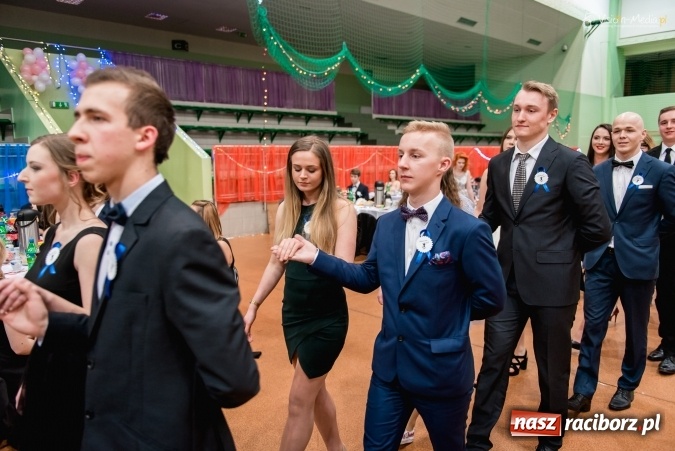 Zdjęcie w galerii na portalu naszraciborz.pl: Bal maturalny Kasprowicza tradycyjnie w Arenie Rafako FOTO i WIDEO wiadomości z regionu