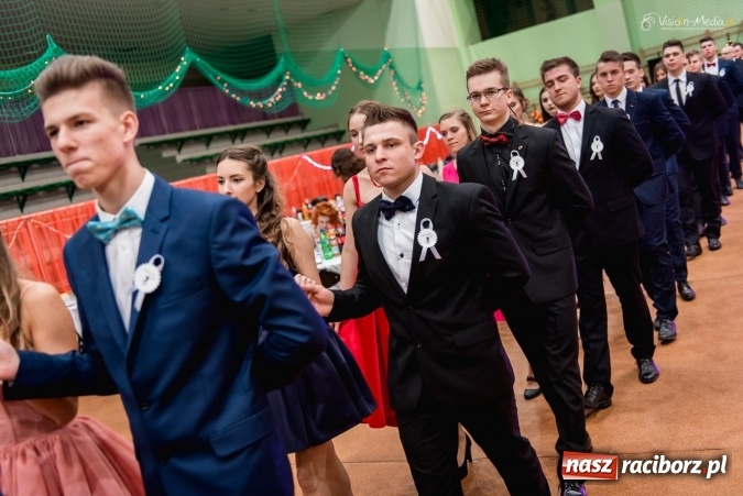 Zdjęcie w galerii na portalu naszraciborz.pl: Bal maturalny Kasprowicza tradycyjnie w Arenie Rafako FOTO i WIDEO wiadomości z regionu